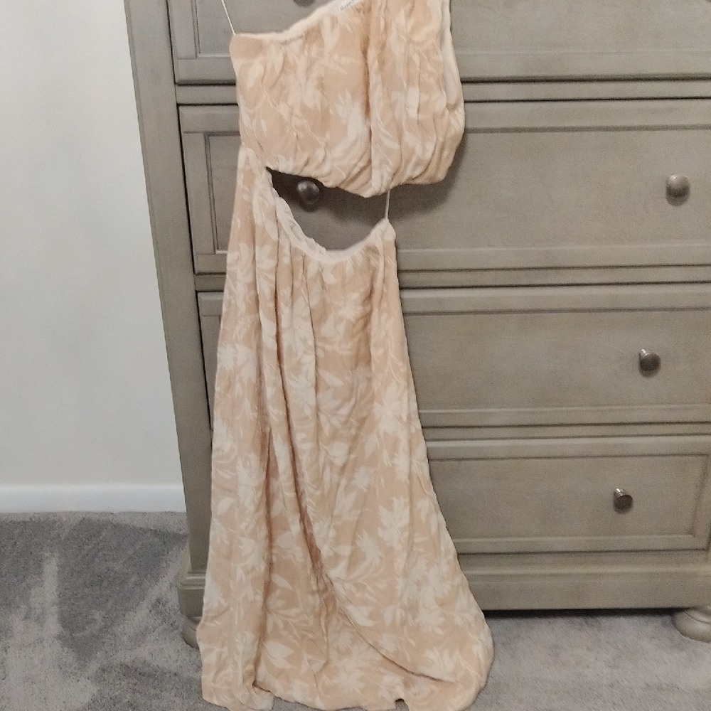 Elegant Cream Floral Maxi Dress